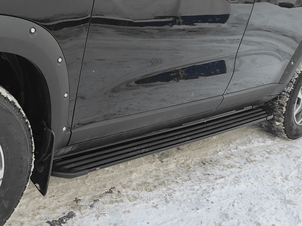 Пороги алюминиевые "Slim Line Black" 1820 мм на Haval Dargo