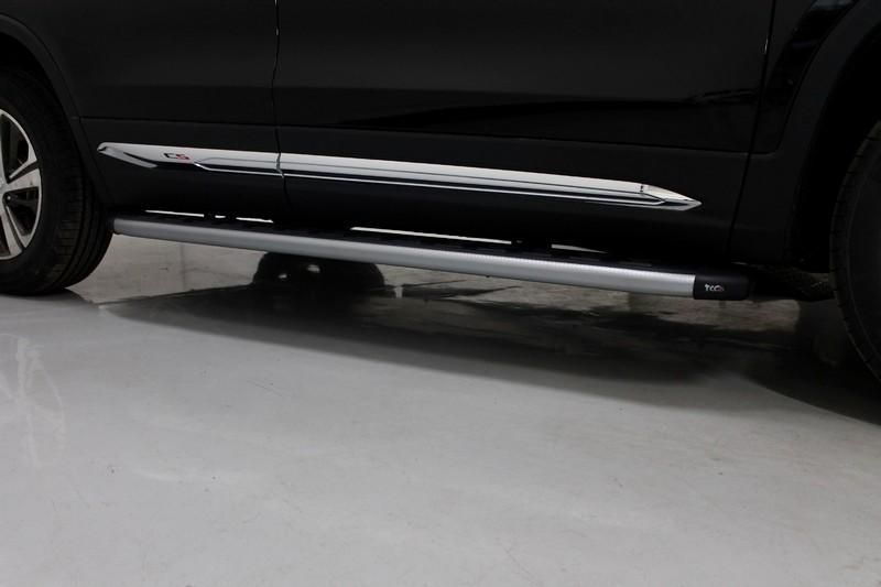Пороги алюминиевые с пластиковой накладкой (карбон серебро) 1720 мм